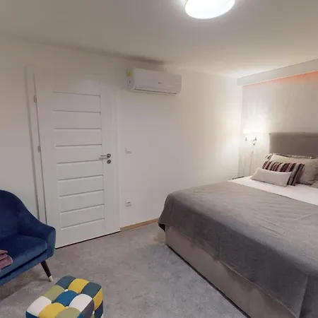 公寓 17 Ljubav Place *
