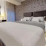 17 Ljubav Place דירה