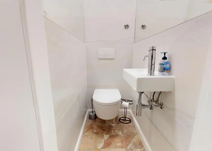 17 Ljubav Place *
