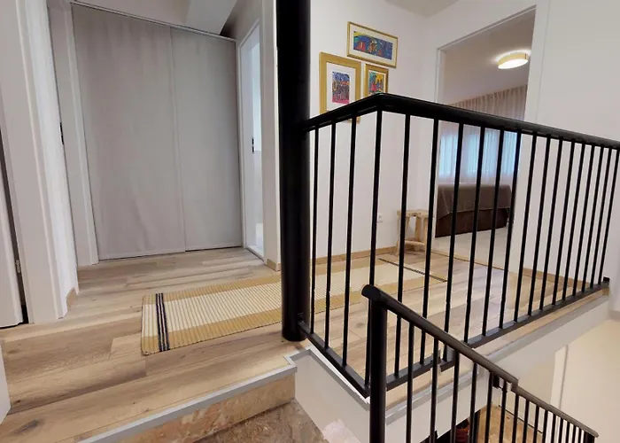 17 Ljubav Place