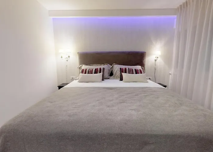 17 Ljubav Place 아파트