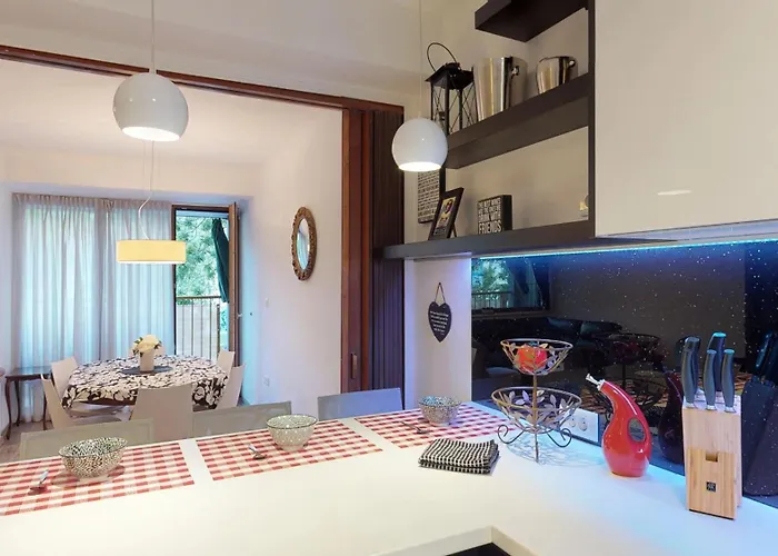 17 Ljubav Place *