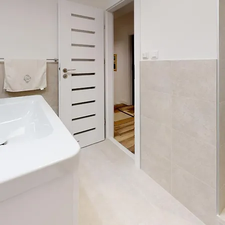 17 Ljubav Place Appartement *