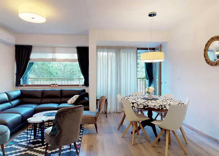 17 Ljubav Place * Split