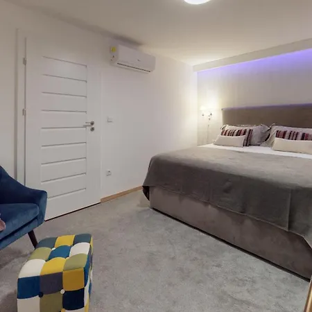 17 Ljubav Place * Split